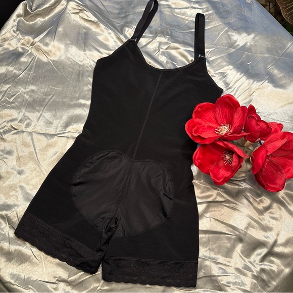 🌹YIANNA • BUTT LIFTING Bodysuit Compression BLACK Shapewear with Lace - Picture 3 of 14